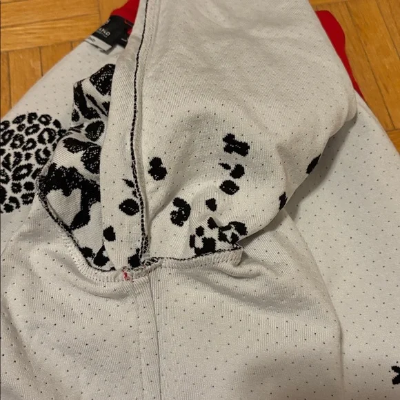 Newland Ski Black and White Long Sleeve Top NWOT - Picture 11 of 14